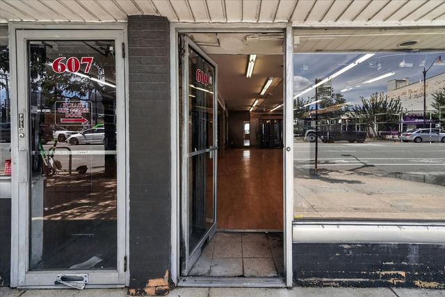 607 W Roosevelt Road, Chicago, IL 60607