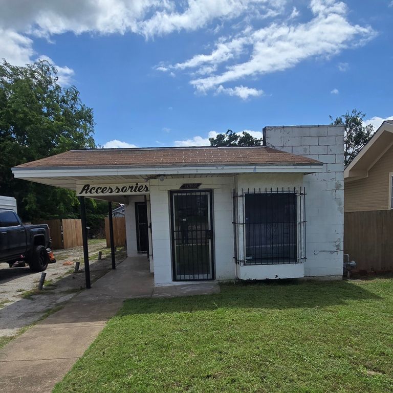 1325 S Riverside Drive, Fort Worth, TX 76104