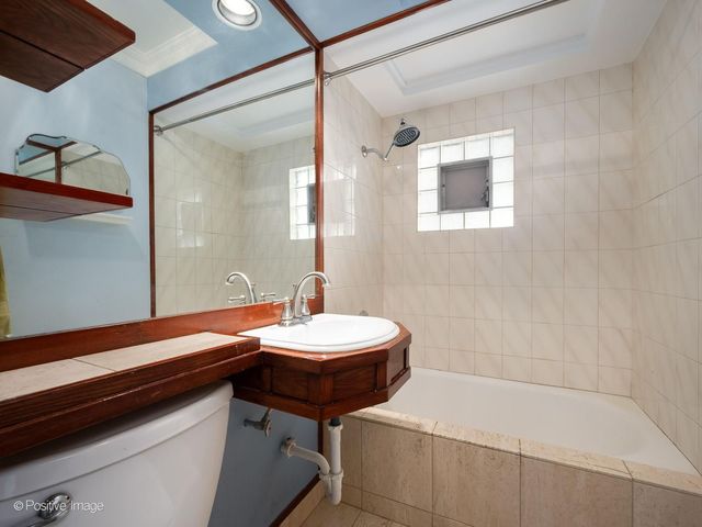 11215 S Sawyer Avenue, Chicago, IL 60655