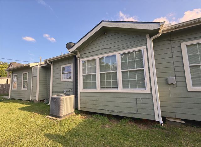 716 74th Street, Houston, TX 77011