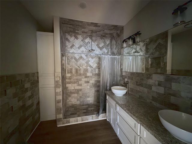 716 74th Street, Houston, TX 77011