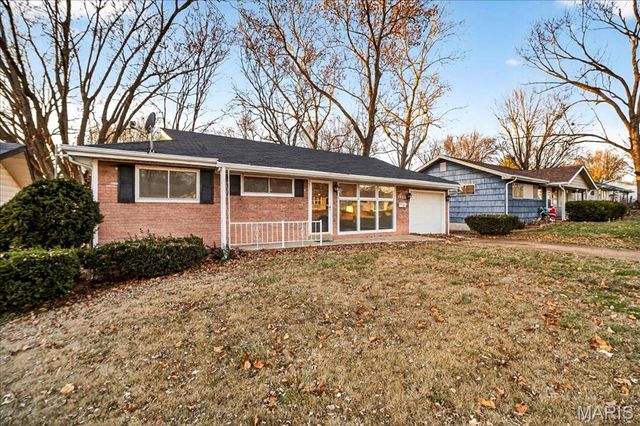 1865 Clover Lane, Florissant, MO 63031