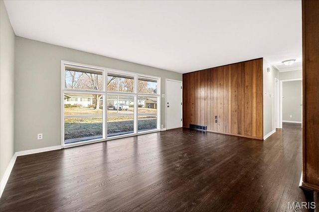 1865 Clover Lane, Florissant, MO 63031