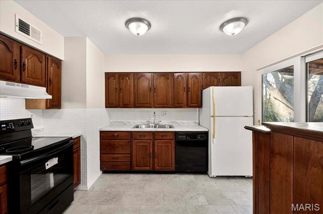 1865 Clover Lane, Florissant, MO 63031