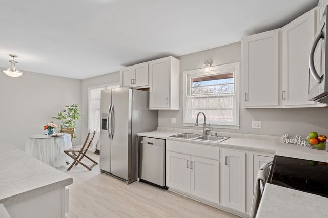 1103 SIOUX DR, Fulton, MO 65251