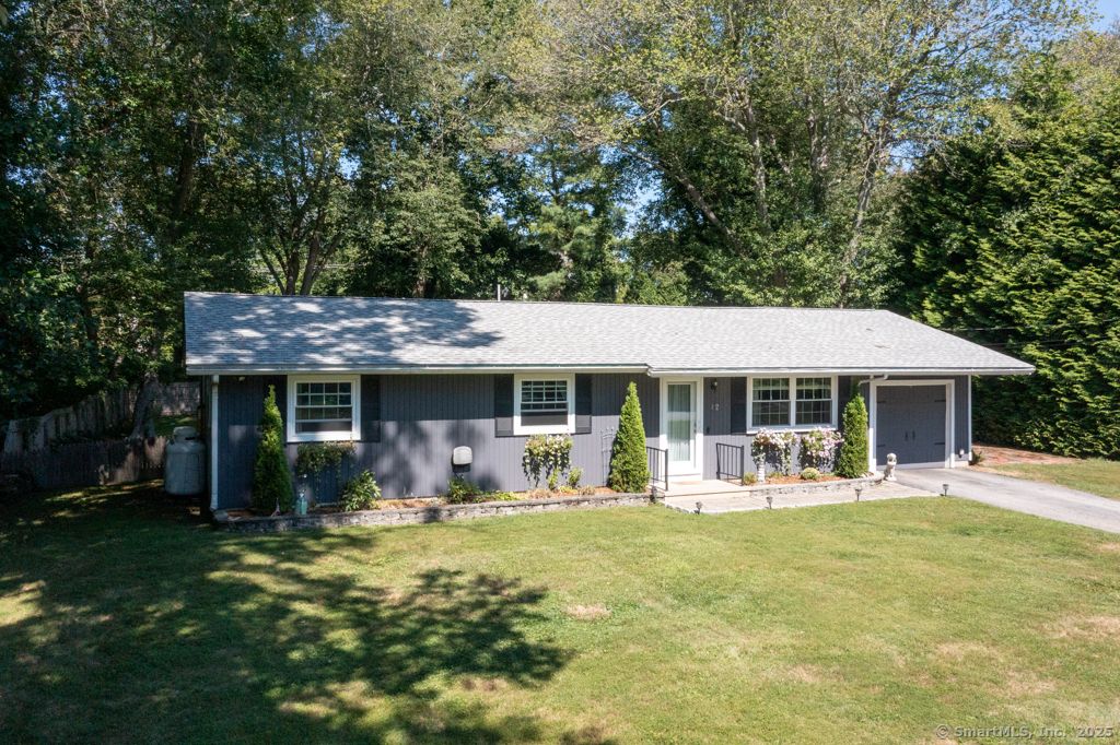 12 Allendale Road, Old Saybrook, CT 06475