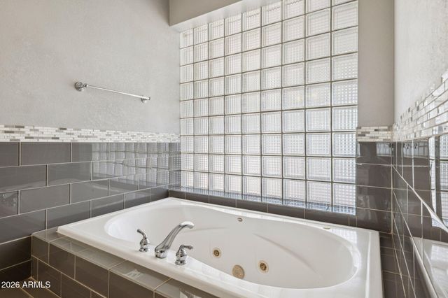 702 W Why Worry Lane, Phoenix, AZ 85021