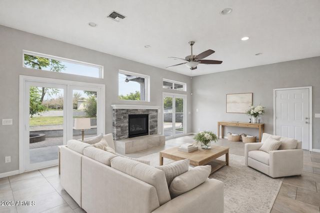 702 W Why Worry Lane, Phoenix, AZ 85021