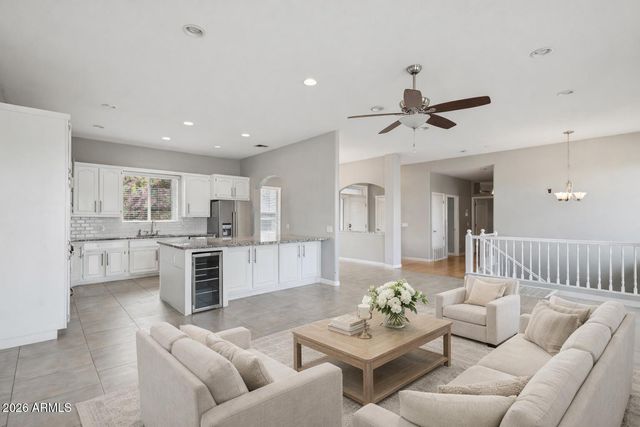 702 W Why Worry Lane, Phoenix, AZ 85021