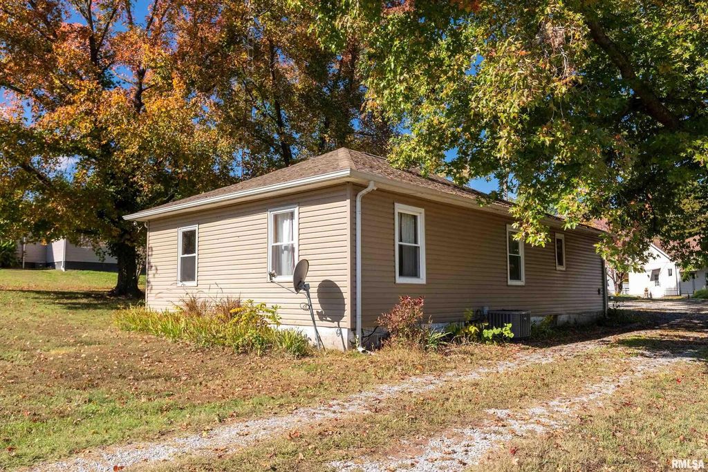 320 FRANKLIN Avenue, Orient, IL 62874