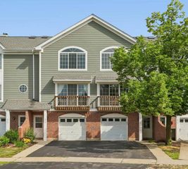 856 W Saint Johns Place, Palatine, IL 60067