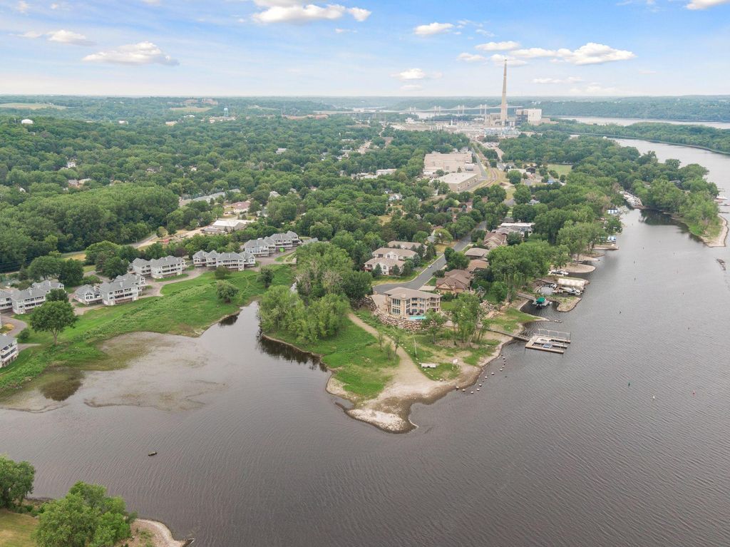 560 Lakeside Bay Drive S, Bayport, MN 55003