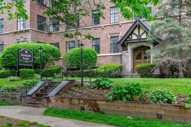 2 Westchester Ave 3N, White Plains, NY 10601