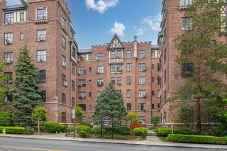 2 Westchester Ave 3N, White Plains, NY 10601