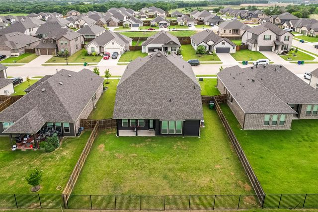 424 Burrow Drive, Waxahachie, TX 75167