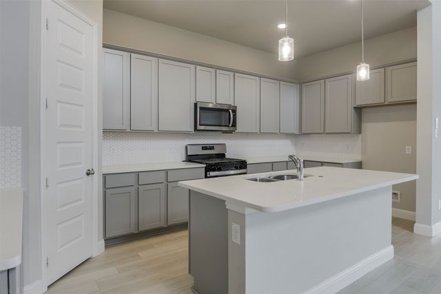 424 Burrow Drive, Waxahachie, TX 75167