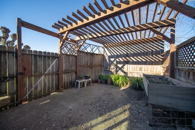 3721 Drybread Road, Cottonwood, CA 96022