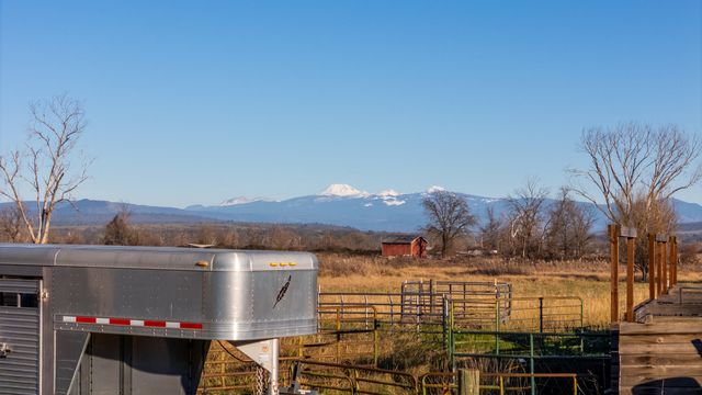 3721 Drybread Road, Cottonwood, CA 96022