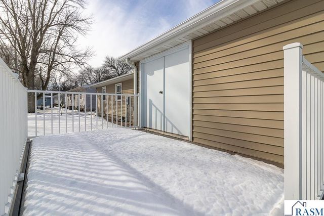 608 SW 1st Street, Madelia, MN 56062