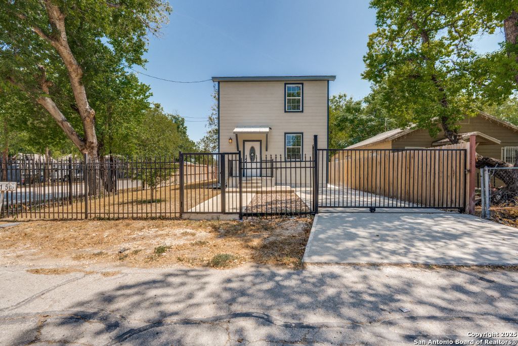 156 Pioneer Rd, San Antonio, TX 78210