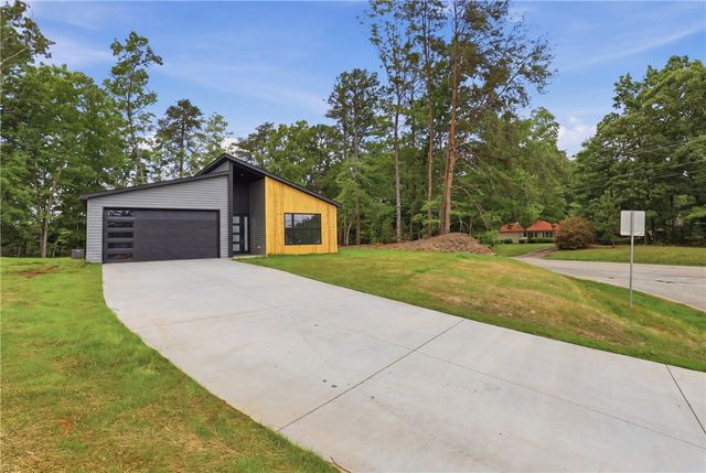 1081 Country Club Road, Pickens, SC 29671