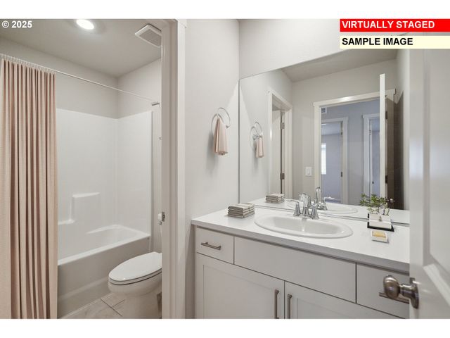 714 Merriott Ln, Woodburn, OR 97071