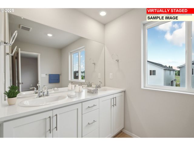 714 Merriott Ln, Woodburn, OR 97071