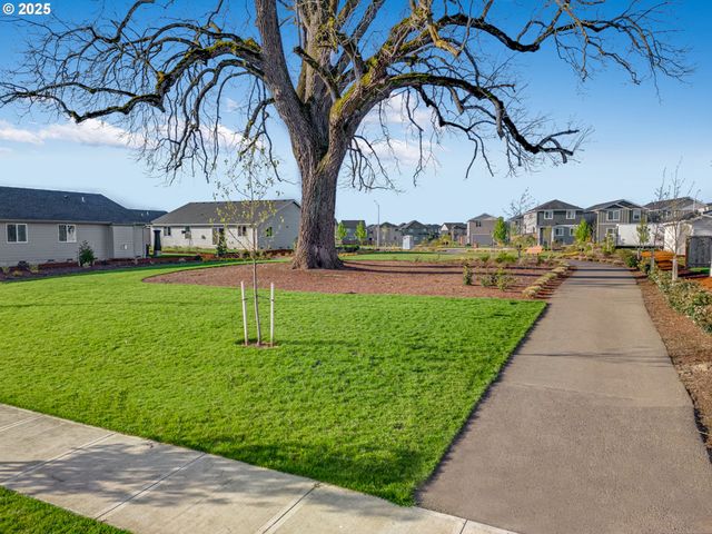 714 Merriott Ln, Woodburn, OR 97071