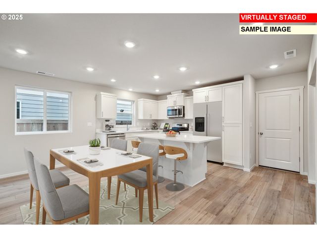 714 Merriott Ln, Woodburn, OR 97071