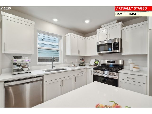 714 Merriott Ln, Woodburn, OR 97071