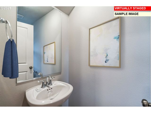 714 Merriott Ln, Woodburn, OR 97071