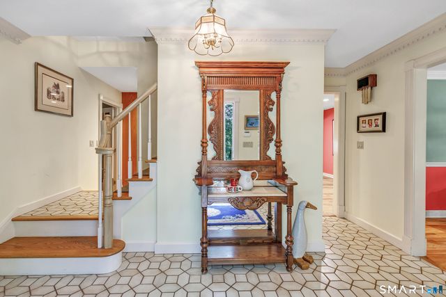 61 Greenbriar Road, Oxford, CT 06478