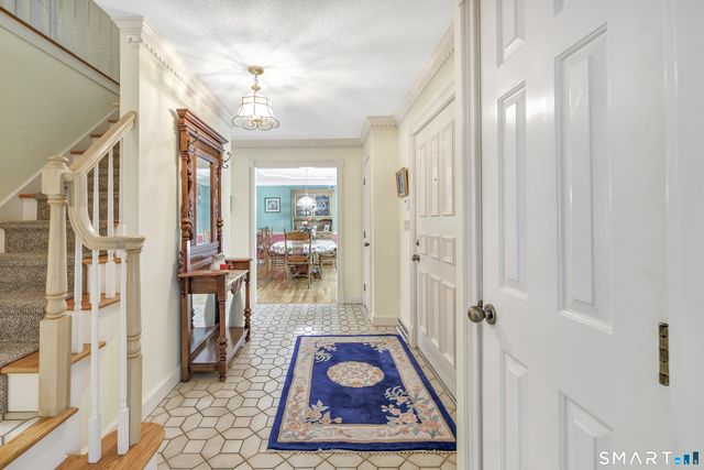 61 Greenbriar Road, Oxford, CT 06478