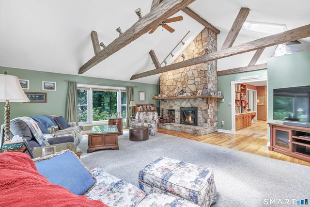 61 Greenbriar Road, Oxford, CT 06478