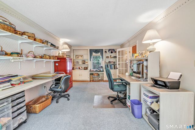 61 Greenbriar Road, Oxford, CT 06478