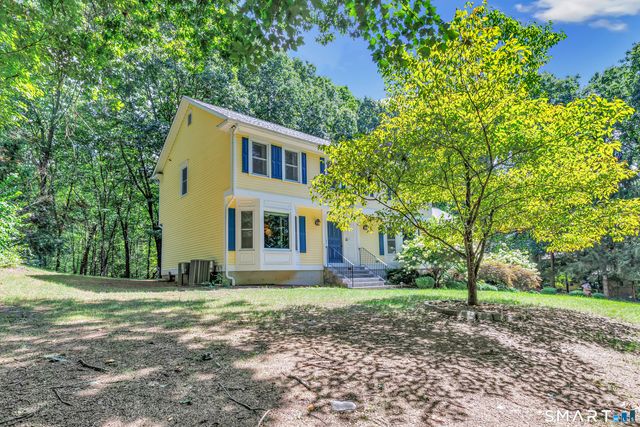 61 Greenbriar Road, Oxford, CT 06478