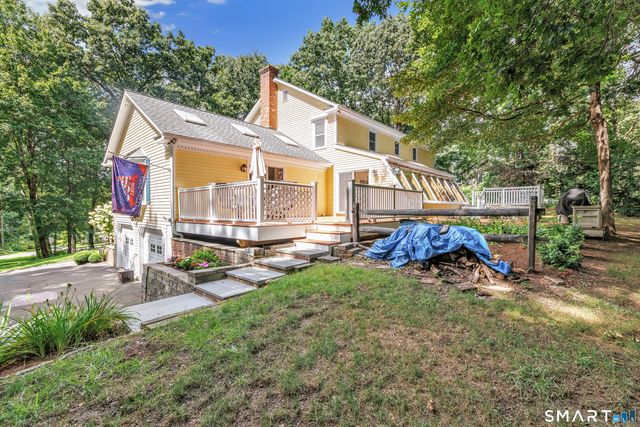 61 Greenbriar Road, Oxford, CT 06478