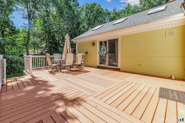 61 Greenbriar Road, Oxford, CT 06478