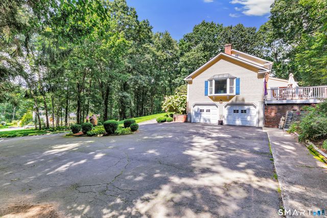 61 Greenbriar Road, Oxford, CT 06478