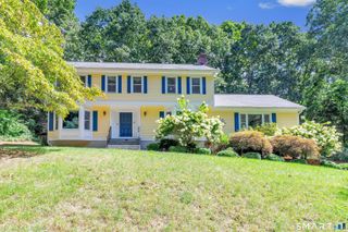 61 Greenbriar Road, Oxford, CT 06478