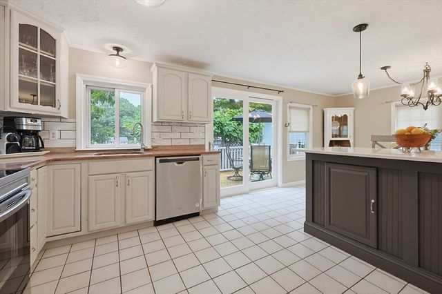 41 Myrtle St, Rockland, MA 02370