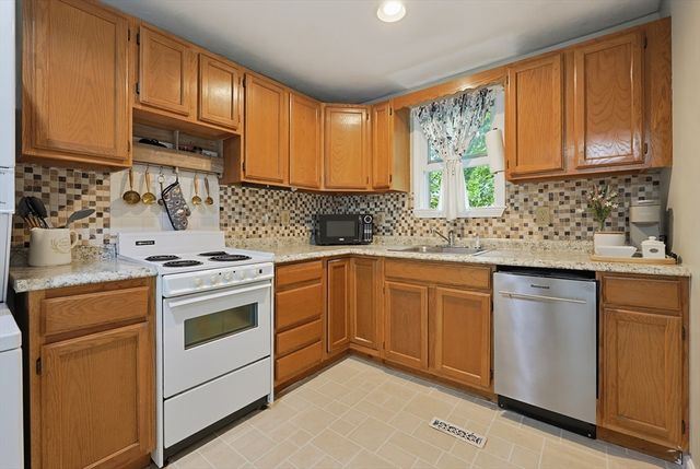 41 Myrtle St, Rockland, MA 02370