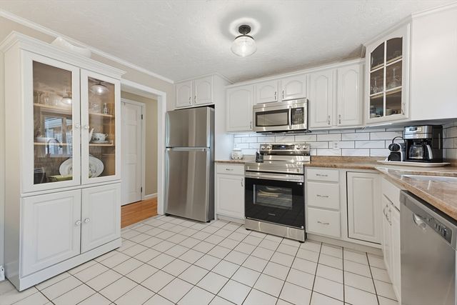 41 Myrtle St, Rockland, MA 02370