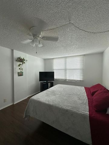 115 Royal Pk Drive 2g, Oakland Park, FL 33309