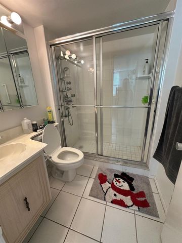 115 Royal Pk Drive 2g, Oakland Park, FL 33309