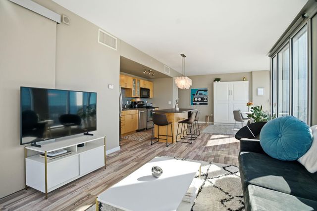 8161 33rd Avenue S 1401, Bloomington, MN 55425