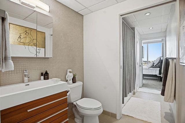 8161 33rd Avenue S 1401, Bloomington, MN 55425