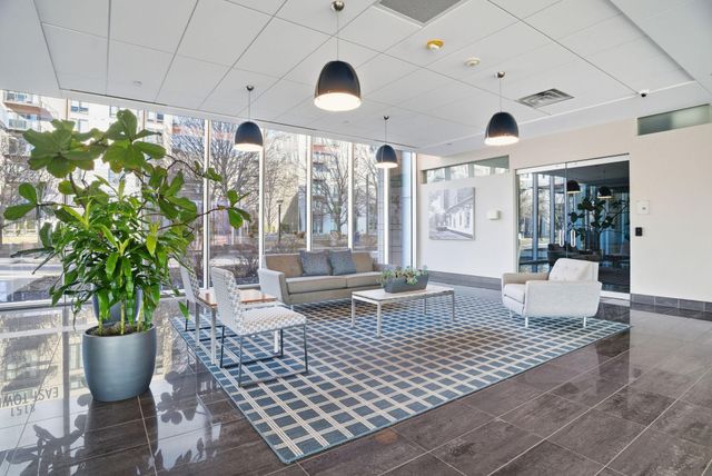 8161 33rd Avenue S 1401, Bloomington, MN 55425