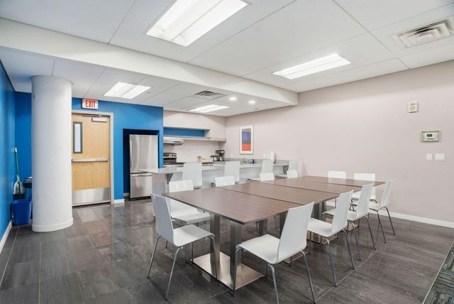 8161 33rd Avenue S 1401, Bloomington, MN 55425