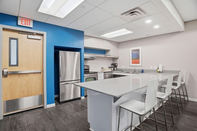 8161 33rd Avenue S 1401, Bloomington, MN 55425